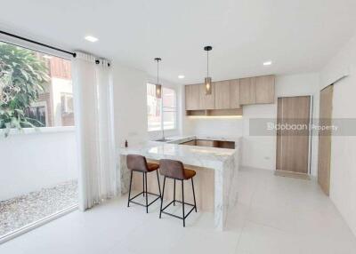 Townhome, 2 floors, 2 bedrooms, 2 bathrooms, located in the desert zone near Ruamchok.