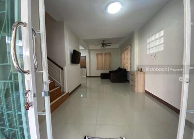 Detached house, 2 floors, 3 bedrooms, 3 bathrooms, located in Chiang Mai city area near Chiang Mai airport.