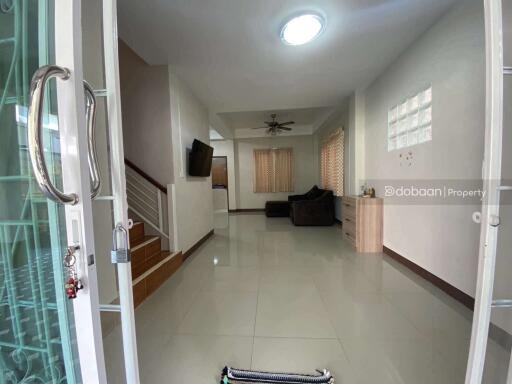 Detached house, 2 floors, 3 bedrooms, 3 bathrooms, located in Chiang Mai city area near Chiang Mai airport.