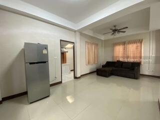 Detached house, 2 floors, 3 bedrooms, 3 bathrooms, located in Chiang Mai city area near Chiang Mai airport.