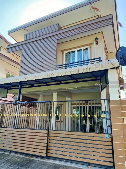 Detached house, 2 floors, 3 bedrooms, 3 bathrooms, located in Chiang Mai city area near Chiang Mai airport.