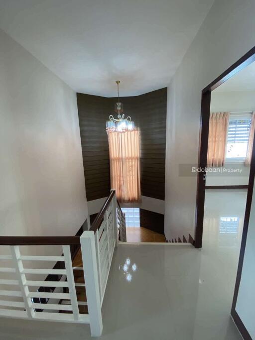 Detached house, 2 floors, 3 bedrooms, 3 bathrooms, located in Chiang Mai city area near Chiang Mai airport.