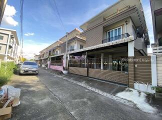 Detached house, 2 floors, 3 bedrooms, 3 bathrooms, located in Chiang Mai city area near Chiang Mai airport.