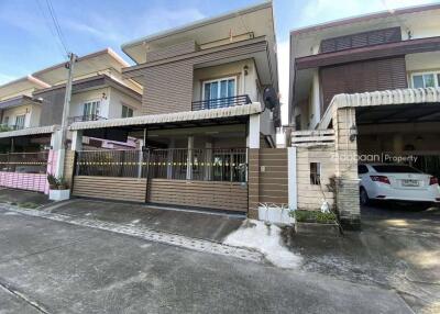 Detached house, 2 floors, 3 bedrooms, 3 bathrooms, located in Chiang Mai city area near Chiang Mai airport.