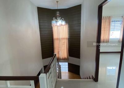 Detached house, 2 floors, 3 bedrooms, 3 bathrooms, located in Chiang Mai city area near Chiang Mai airport.