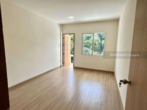 Townhome, 2 floors, 2 bedrooms, 2 bathrooms, located in San Sai area near Central Festival Chiang Mai.