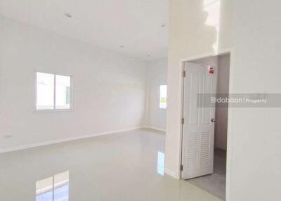 Detached house, single-storey, 3 bedrooms, 2 bathrooms, located in Mae Rim area near Nakorn Ping Hospital.