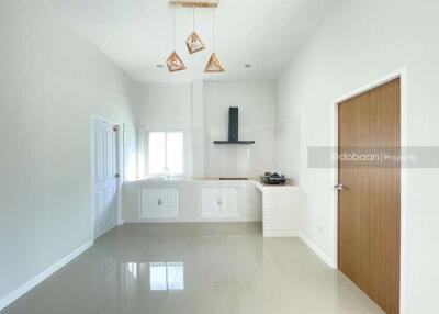 Detached house, single-storey, 3 bedrooms, 2 bathrooms, located in Mae Rim area near Nakorn Ping Hospital.