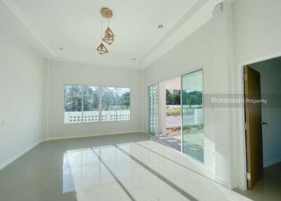 Detached house, single-storey, 3 bedrooms, 2 bathrooms, located in Mae Rim area near Nakorn Ping Hospital.