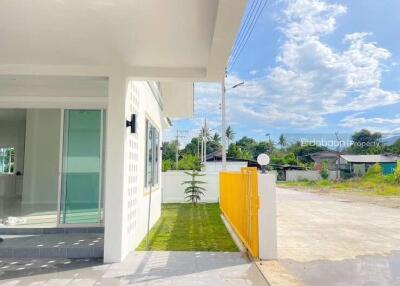 Detached house, single-storey, 3 bedrooms, 2 bathrooms, located in Mae Rim area near Nakorn Ping Hospital.