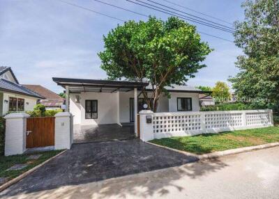 1-story detached house in the project, 3 bedrooms, 3 bathrooms, Hang Dong zone, near Central Chiang Mai Airport.