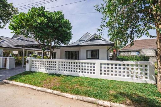 1-story detached house in the project, 3 bedrooms, 3 bathrooms, Hang Dong zone, near Central Chiang Mai Airport.