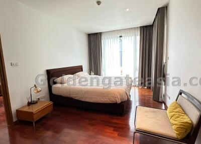 Spacious 1 Bedroom Condo Noble 09 Ruamrudee, Lumphini