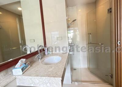 Spacious 1 Bedroom Condo Noble 09 Ruamrudee, Lumphini