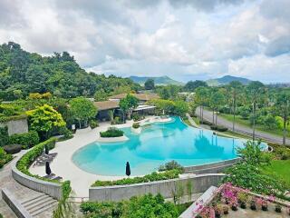 Views: Pool, Garden, Mountain, Ocean