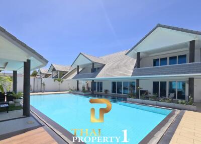 5 Bedrooms Modern Pool Villa – Chaknok East Pattaya