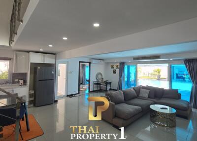 5 Bedrooms Modern Pool Villa – Chaknok East Pattaya