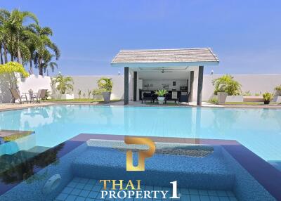 5 Bedrooms Modern Pool Villa – Chaknok East Pattaya