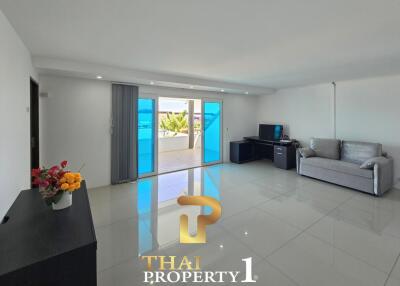 5 Bedrooms Modern Pool Villa – Chaknok East Pattaya