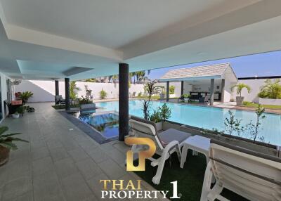 5 Bedrooms Modern Pool Villa – Chaknok East Pattaya