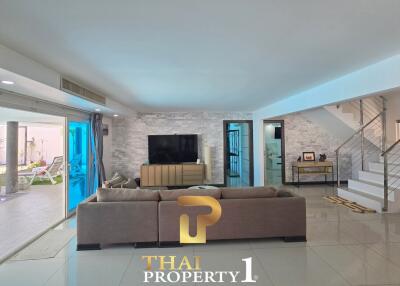 5 Bedrooms Modern Pool Villa – Chaknok East Pattaya