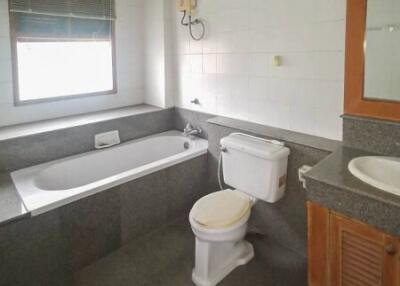 Bathroom featuring a bathtub, toilet, and a vanity with a mirror