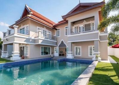 Exterior view of a modern house with a pool