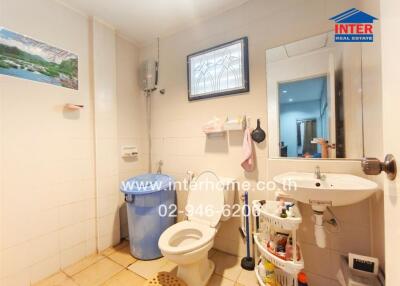 Bathroom with amenities