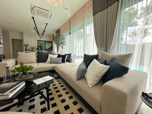 4 Bedrooms House in The Lavish North Pattaya H011864