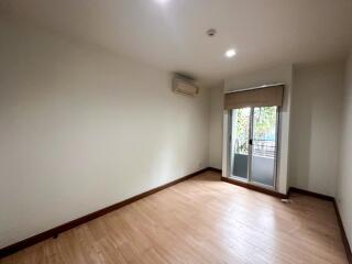 2-bedroom modern condo for sale close to BTS Phromphong