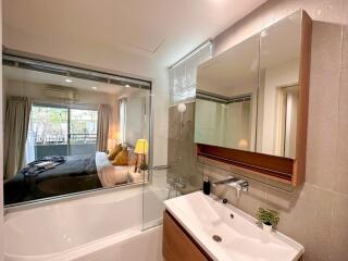 2-bedroom modern condo for sale close to BTS Phromphong