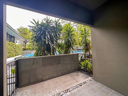 2-bedroom modern condo for sale close to BTS Phromphong