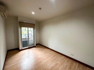 2-bedroom modern condo for sale close to BTS Phromphong