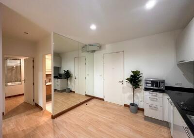 2-bedroom modern condo for sale close to BTS Phromphong