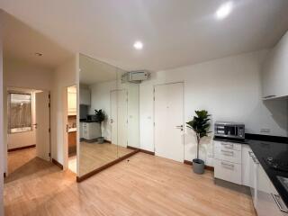 2-bedroom modern condo for sale close to BTS Phromphong