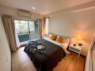 2-bedroom modern condo for sale close to BTS Phromphong