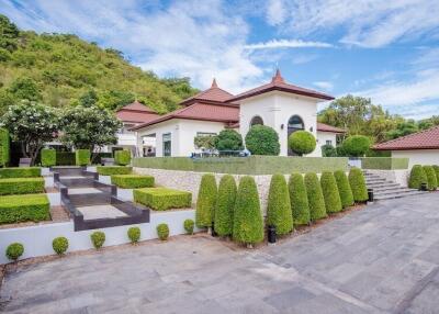 วิลล่าพร้อมสระว่ายน้ำ Belvida Estate Tanah สำหรับขายที่ huahin