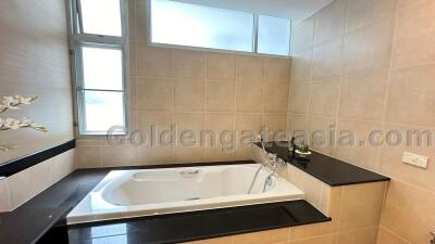 2 Bedrooms Furnished Spacious Modern Apartment - Sukhumvit 31, Watthana