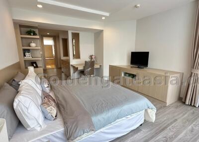 2 Bedrooms Furnished Spacious Modern Apartment - Sukhumvit 31, Watthana