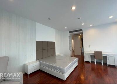 Luxurious Duplex Penthouse Condo with Pet-Friendly Amenities for Rent