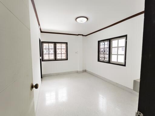 Empty bedroom with windows