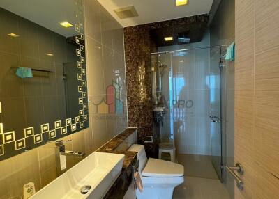 Modern Bathroom with Large Mirror and Walk-in Shower