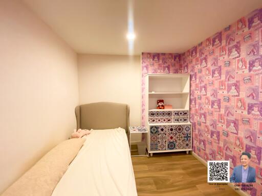 Bedroom with pink wallpaper and stuffed toys