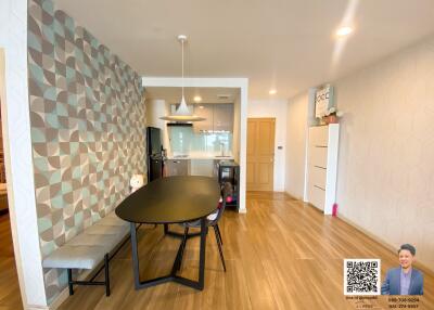 Modern kitchen with dining area