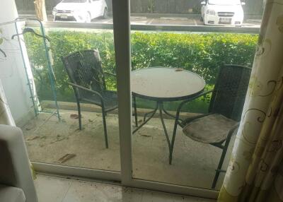 Balcony with round table and two chairs