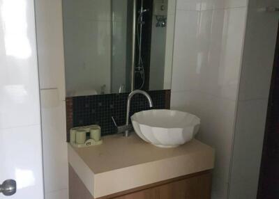 Modern bathroom with vessel sink and wall-mounted vanity