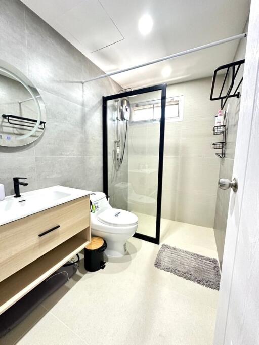 Modern bathroom with shower enclosure