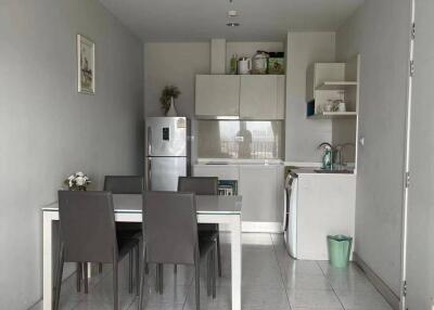 Modern kitchen with dining area