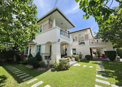 Beautiful 2-Storey Single House with Garden