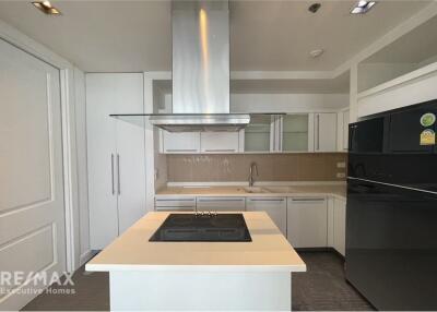 Luxurious 3-Bed Condo for Rent near BTS Phloen Chit Station, Athenee Residence, Bangkok